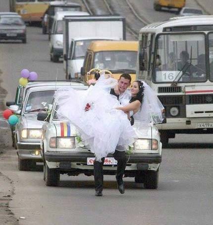 Düğün yazısı gelin arabası